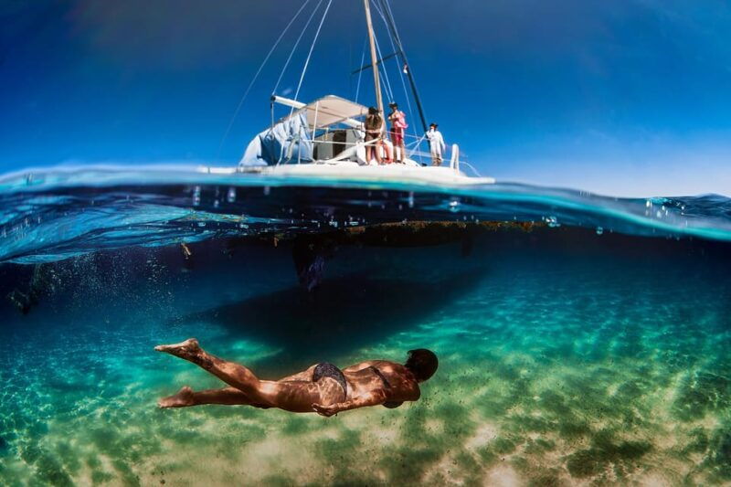 isla-mujeres-catamaran-snorkeling-open-bar-and-buffet