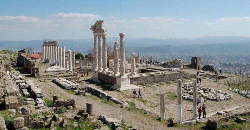 izmir-pergamum-tour-with-private-guide-van