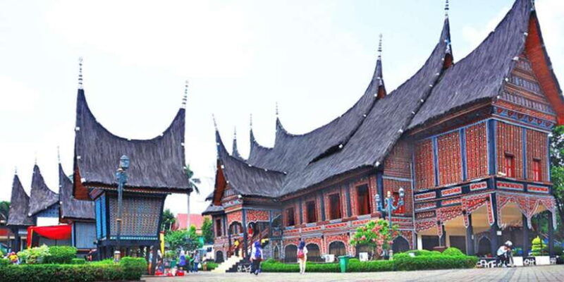 jakarta-beautiful-miniature-glorious-park-of-indonesia