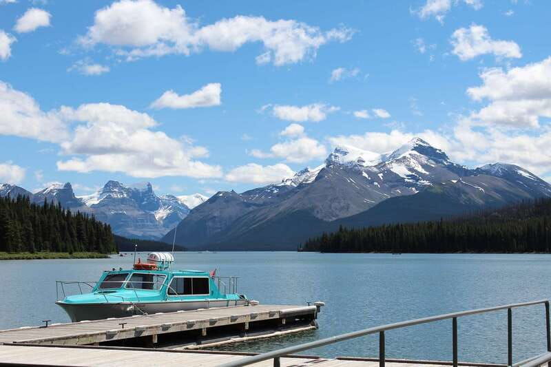 jasper-maligne-valley-wildlife-watching-boat-tour