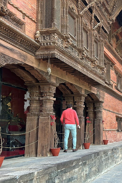 kathmandu-walk-thamel-basantapur-ason-shop-and-explore