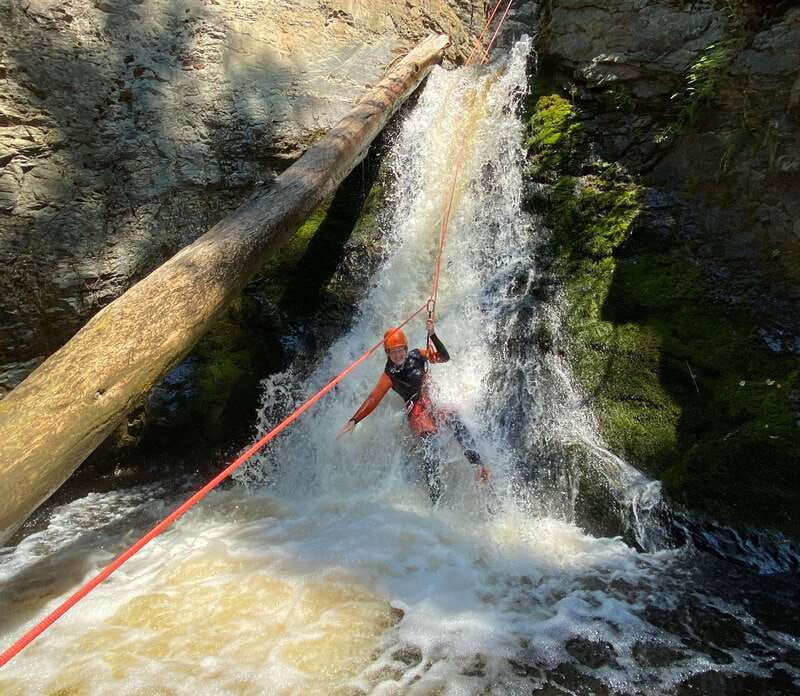kelowna-okanagan-canyoning-tour