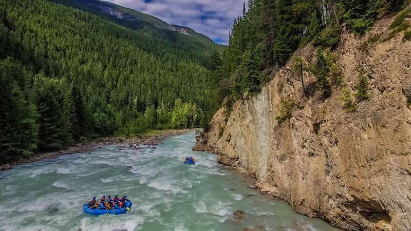 kicking-horse-river-whitewater-rafting-experience