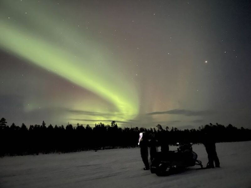 kiruna-guided-snowmobile-tour-and-northern-lights-hunt