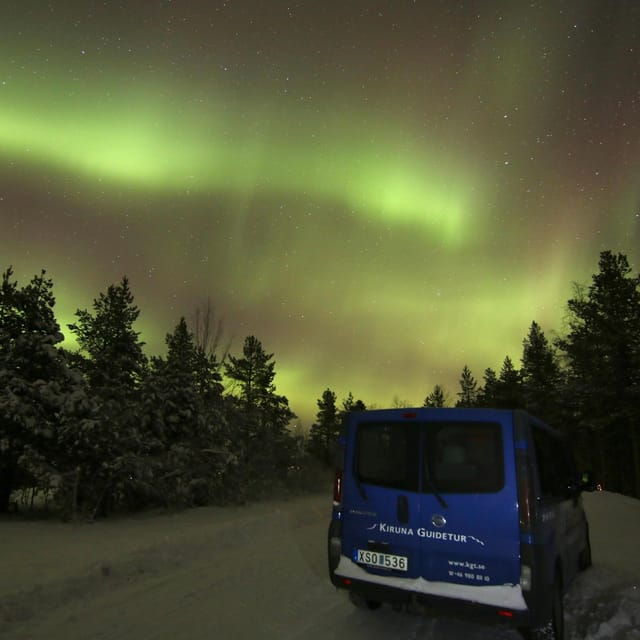 kiruna-northern-lights-minivan-chase-with-warm-drink