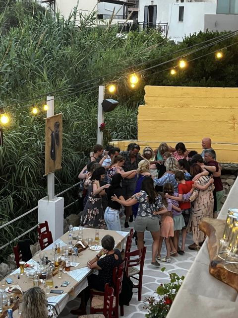 kissamos-greek-night-with-buffet-dinner-and-plate-smashing