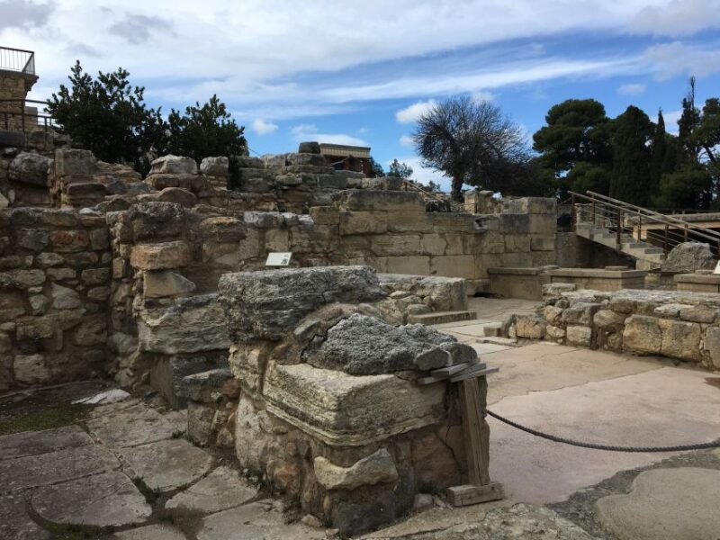 knossos-palace-skip-the-line-guided-tour-with-max-8-people