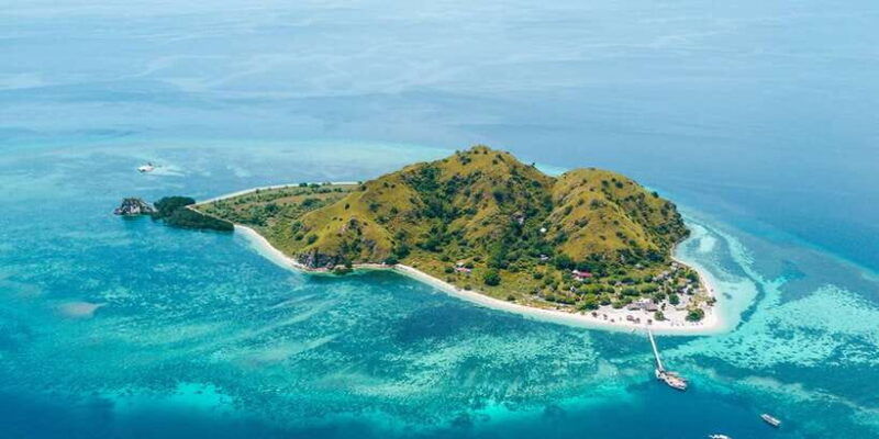 komodo-island-private-day-tour-by-speedboat