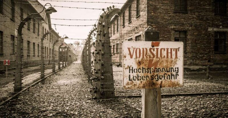 krakow-and-auschwitz-small-group-tour-from-warsaw-with-lunch-2