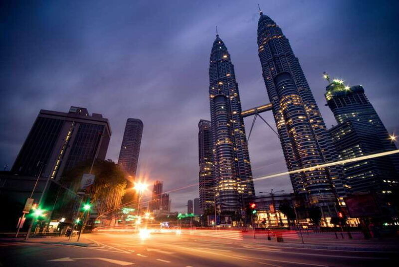 kuala-lumpur-buffet-dinner-at-atmosphere-360-and-night-tour