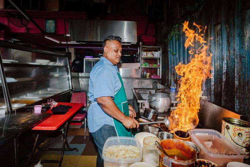 kuala-lumpur-sambal-street-food-tour-with-15-tastings