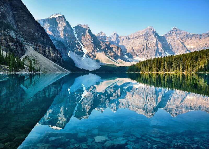 lake-louise-moraine-louise-lake-half-day-highlights-tour
