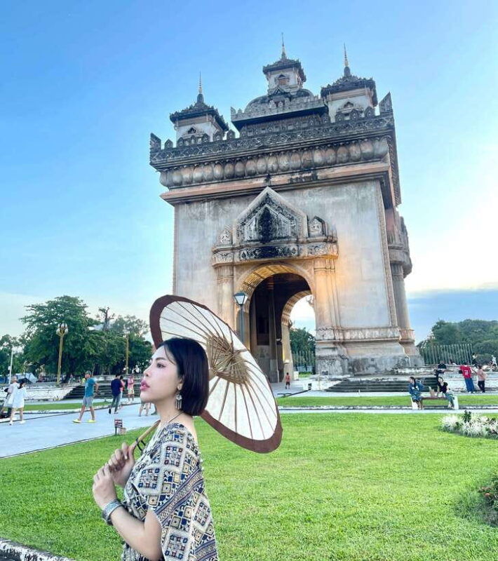 laos-traditional-costume