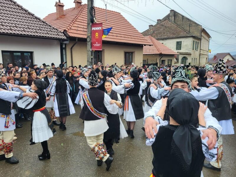 learning-toghether-transylvanian-dances-in-sibiu