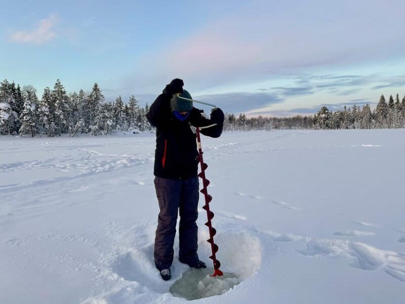 levi-ice-fishing-trip-in-a-small-group