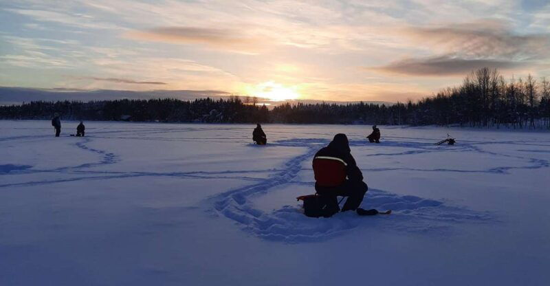 levi-lapland-arctic-ice-fishing