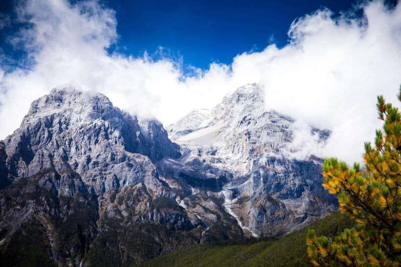 lijiang-jade-dragon-snow-mountain-and-blue-moon-valley-tour