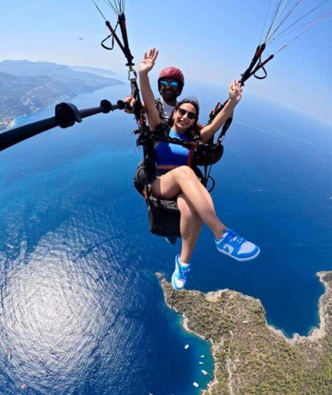 lombok-tandem-paragliding-with-pilot-waterfall-village