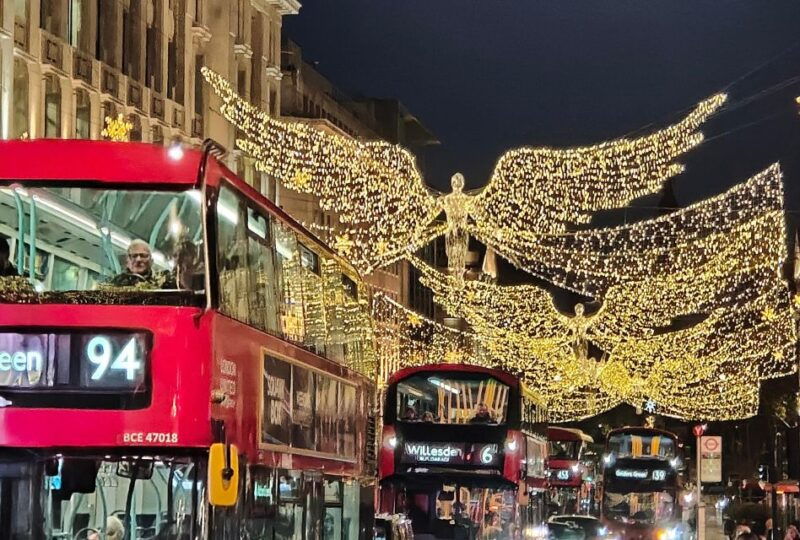 london-christmas-sparkle-walking-tour-small-group