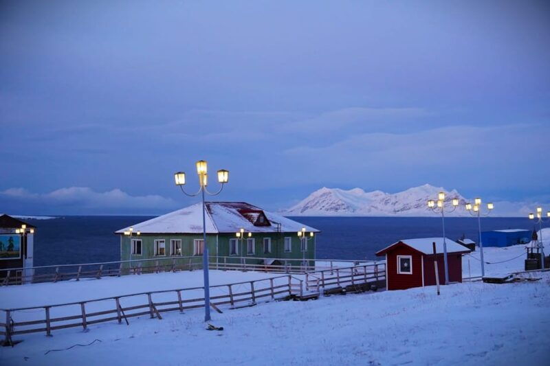 longyearbyen-snowmobile-tour-to-barentsburg-with-lunch