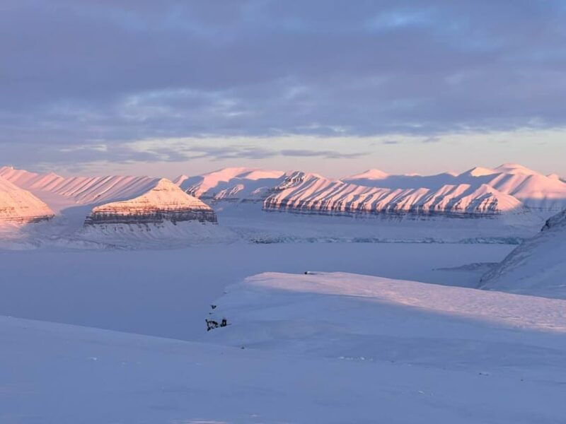 longyearbyen-snowmobile-tour-to-tempelfjorden-with-lunch