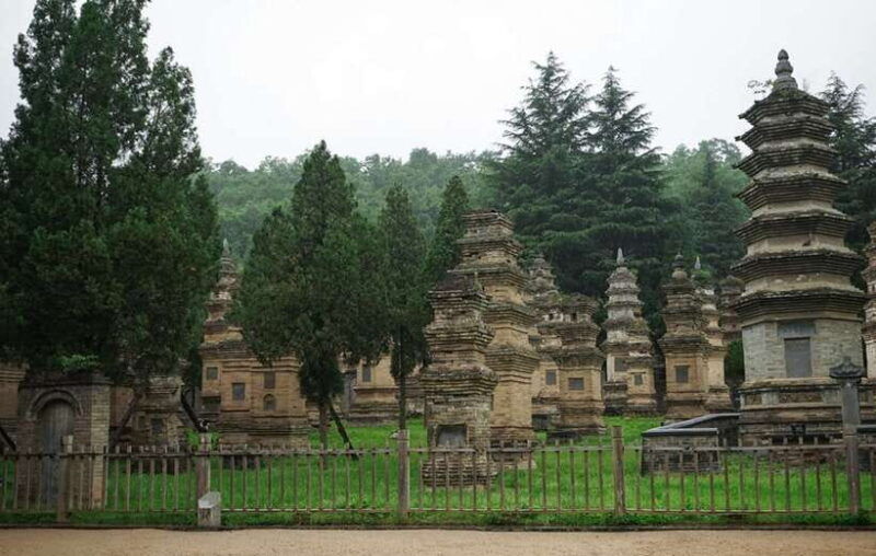 louyang-day-tour-from-xian-longmen-grottoes-shaolin-temple