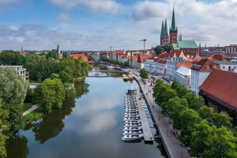 lubeck-electric-boat-rental-no-driving-license-required