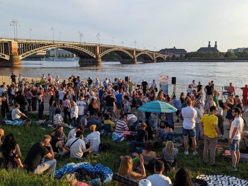 mainz-guided-evening-tour-of-the-rhine-embankment-old-town-in-german-and-english