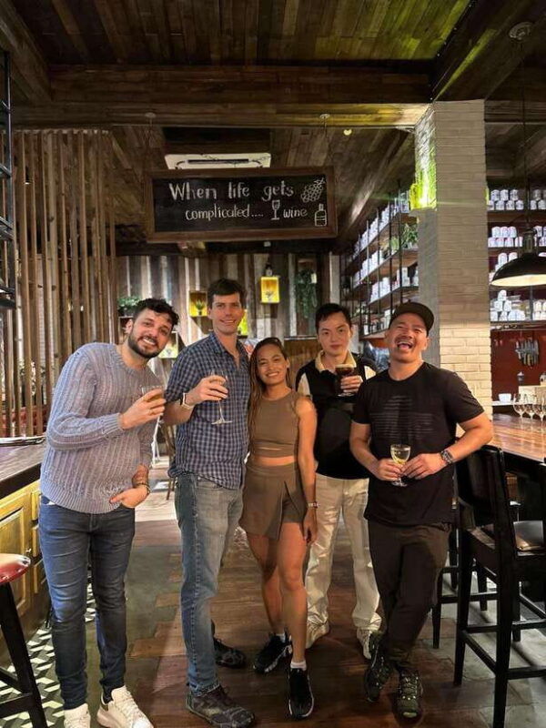 makati-bar-hopping-tour-with-venus