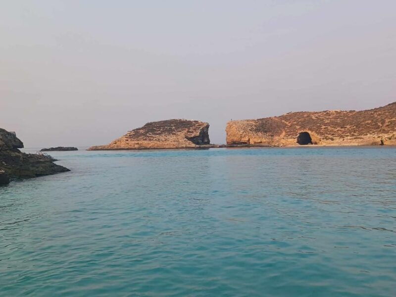 malta-blue-lagoon-caves-around-comino-private-speedboat