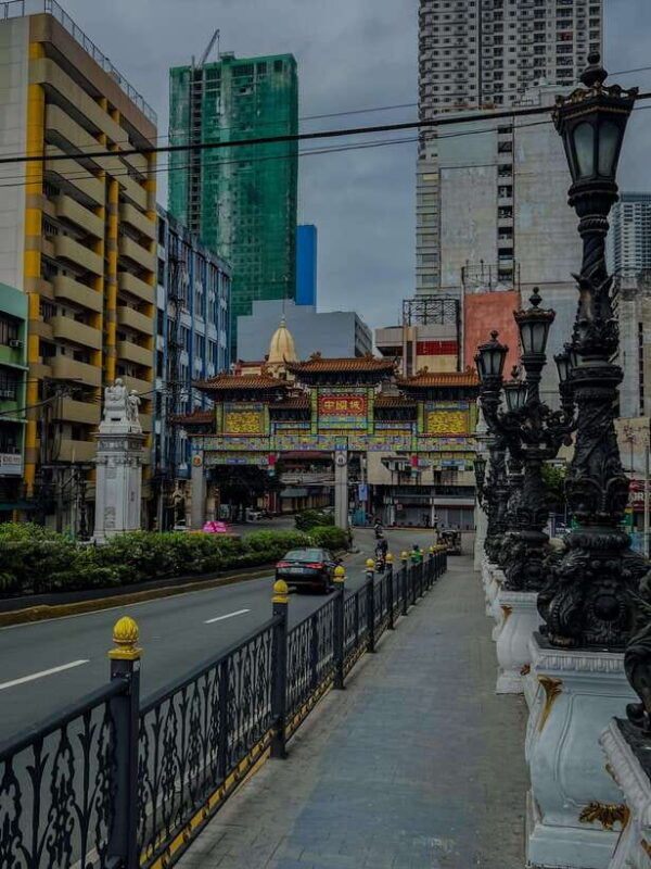 manila-one-on-one-walking-tour-with-mobile-photography