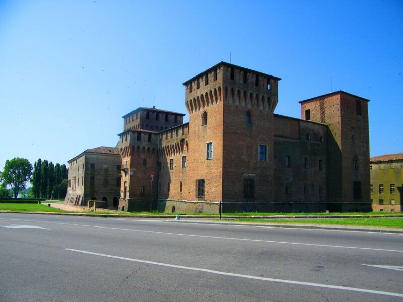 mantua-town-highlights-and-monuments-walking-tour