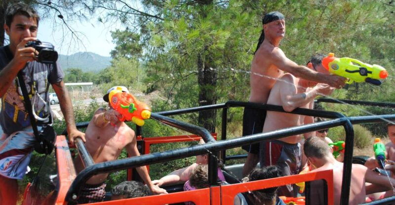 marmaris-jeep-safari-water-fight-colour-and-foam-party