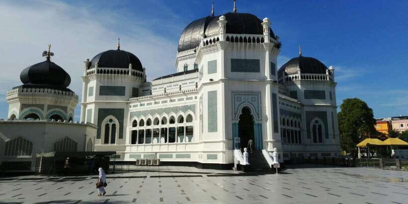 medan-private-car-driver-for-medan-excursions
