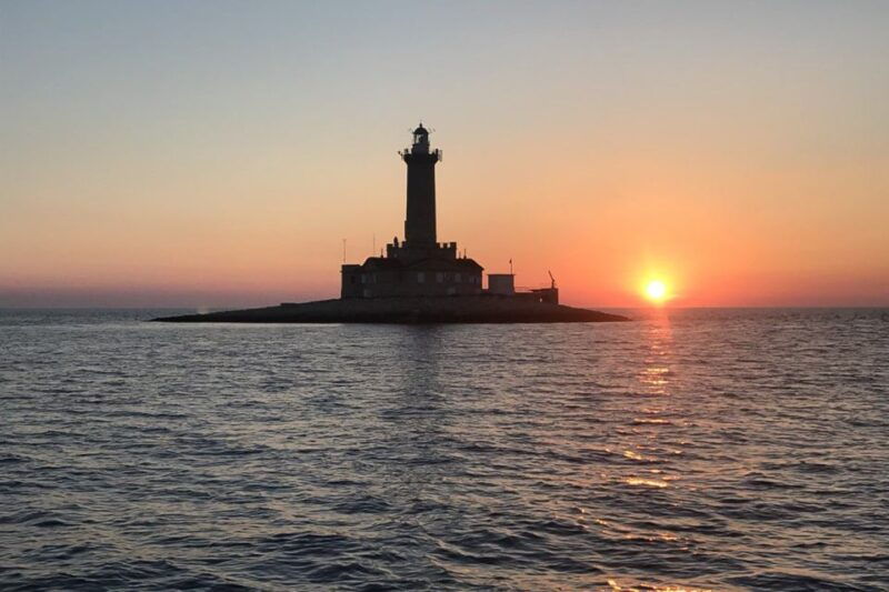 medulin-3-hour-sunset-dolphin-spotting-tour-with-dinner
