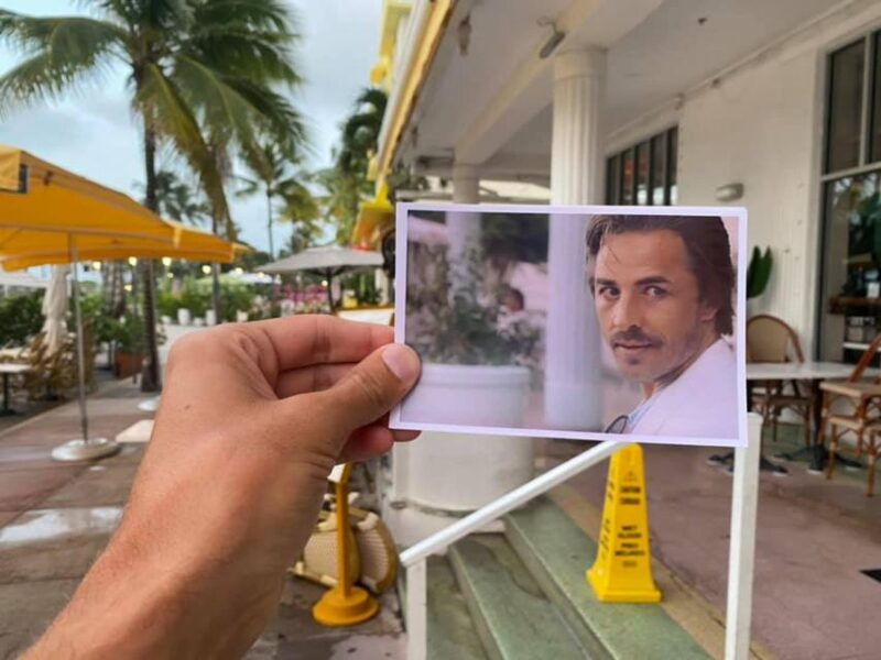 miami-beach-bar-tour-art-deco-neon-lights-with-historian