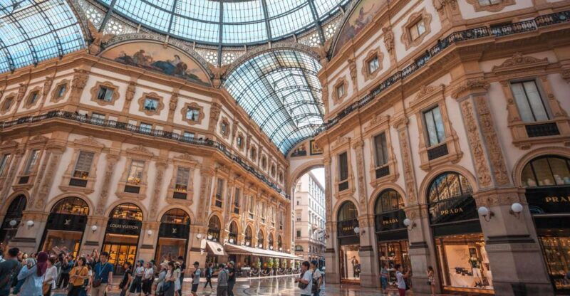 milan-insta-perfect-walk-with-a-local
