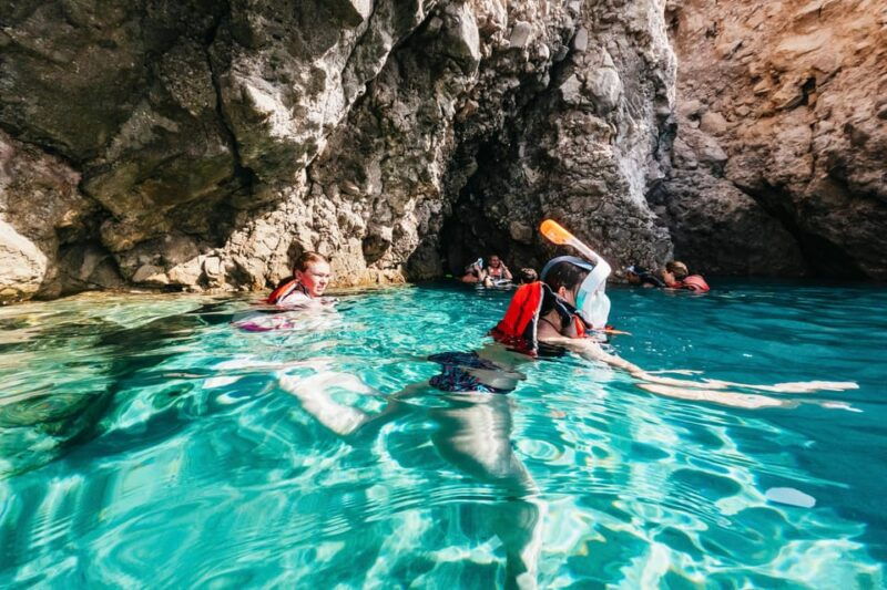 milos-tsigrado-and-gerakas-beach-kayaking-tour