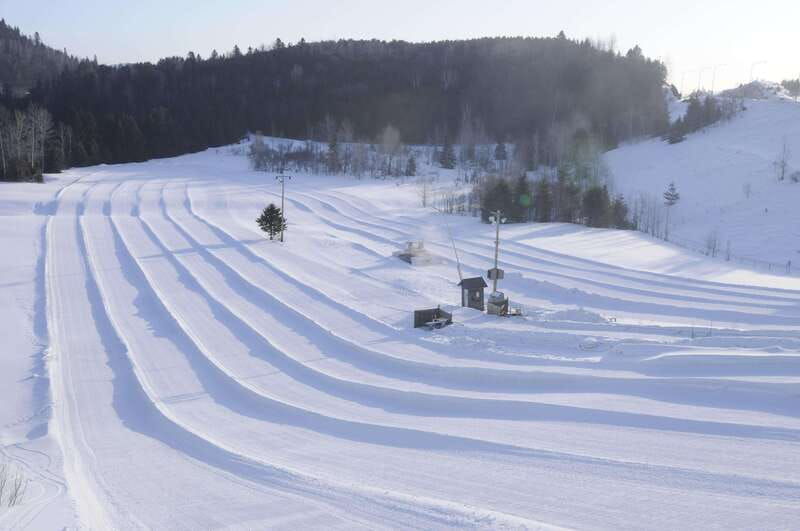 mont-tremblant-snow-tubing-with-a-mechanical-lift