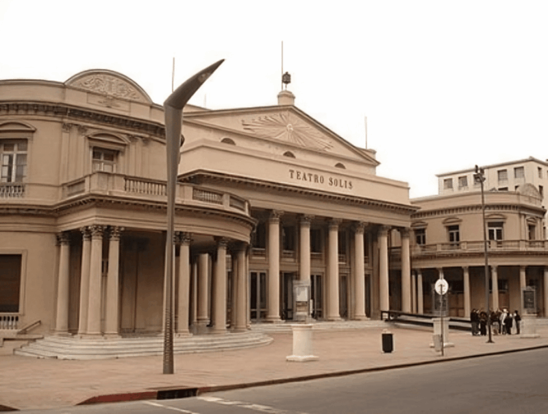 montevideo-highlights-walking-tour-with-a-guide-2