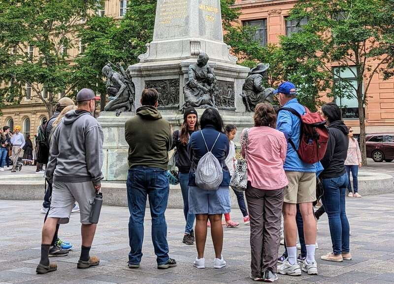 montreal-explore-old-montreal-small-group-walking-tour