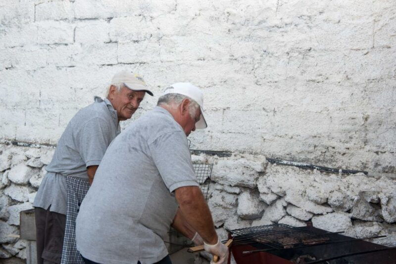 mykonos-barbecue-at-a-mykonian-farm