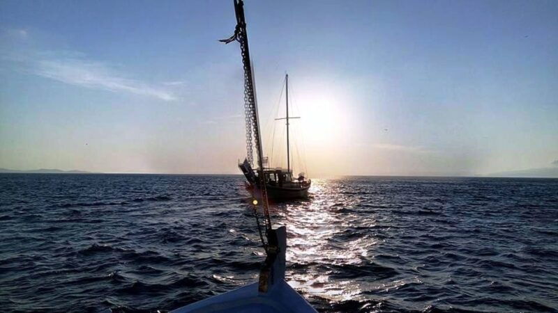 mykonos-sunset-boat-trip-with-snacks-and-drinks