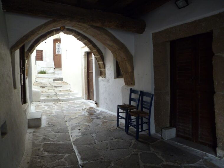 naxos-castle-walking-tour-and-sunset-at-the-portara