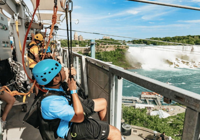 niagara-falls-canada-early-bird-zip-line-to-the-falls