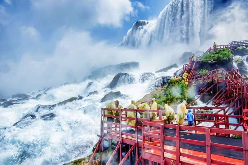 niagara-falls-canadian-and-american-deluxe-day-tour-2