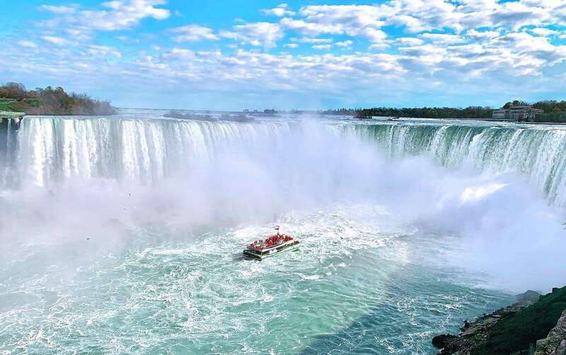 niagara-falls-small-group-tour-with-wine-tasting-and-cruise