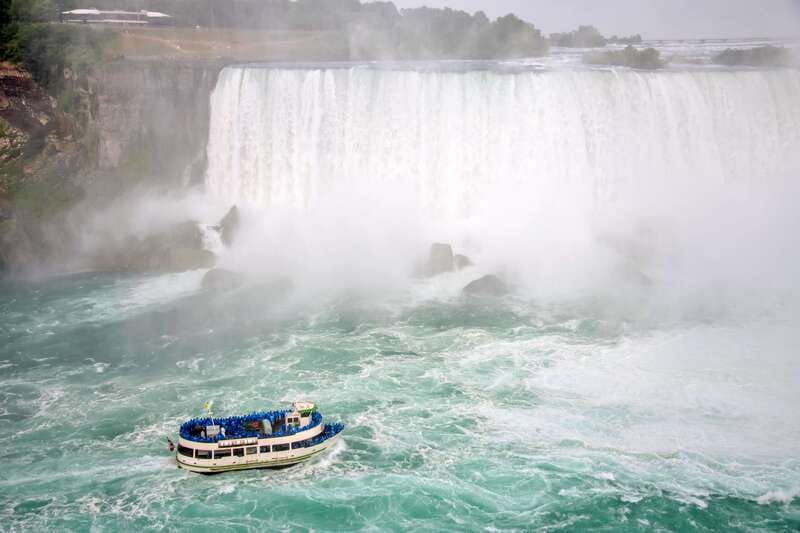 niagara-falls-usa-illumination-tour-with-maid-of-the-mist