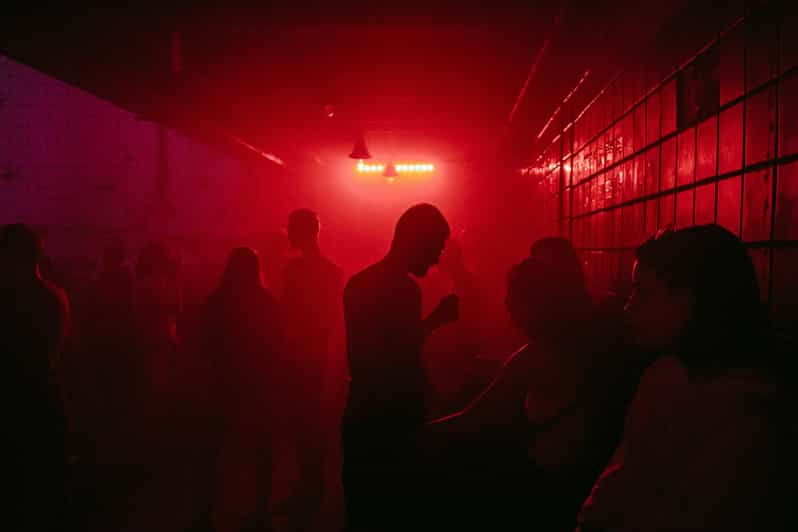 nightclub-entry-at-gdansk-bunkier-with-a-welcome-shot