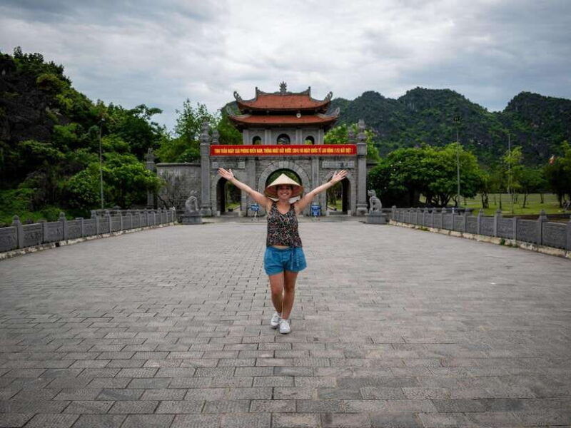 ninh-binh-travel-to-hoa-lu-trang-an-with-small-group-tour